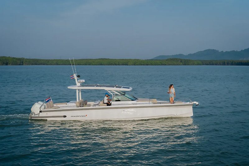Axopar 37 FT sporty cruiser speedboat for Phi Phi and Phang Nga Bay day trips