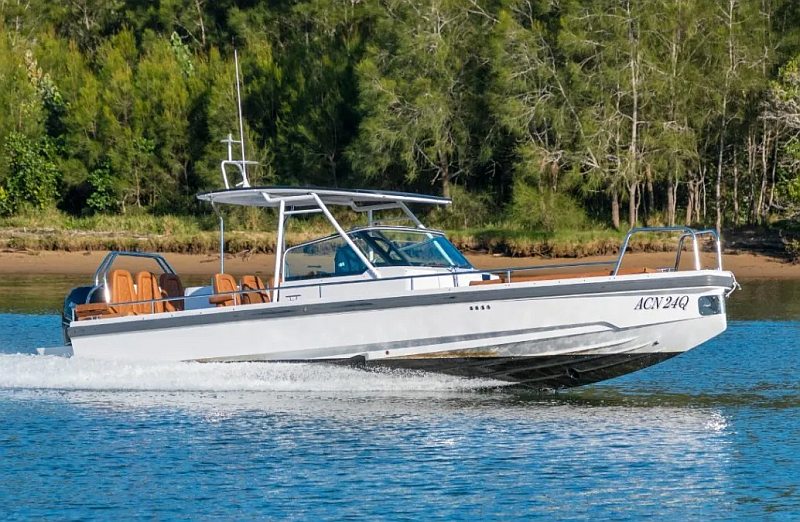 Axopar 28 FT Scandinavian speedboat with shaded T-top on a Phuket day charter