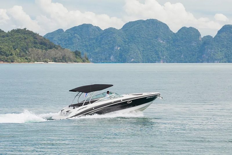 Four Winns 310 Celes 31 speedboat with bimini shade on a small-group charter in Thailand