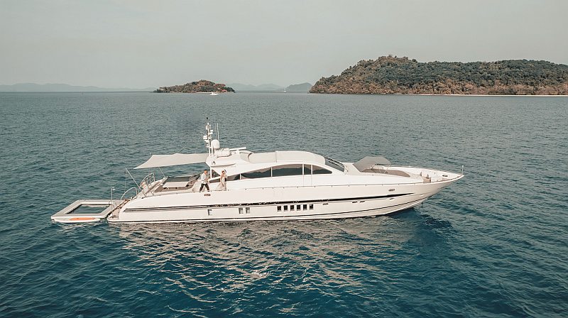 Leopard V90 Moon Glider luxury motor yacht for day trips in Phuket