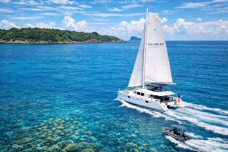 OOSEVEN Lagoon 560 sailing catamaran with five cabins and expansive deck in Thailand